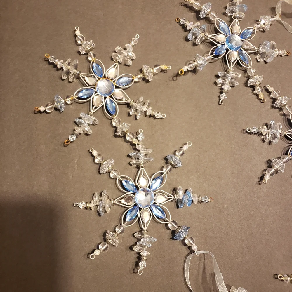 Handmade snowflake ornaments Set of 7 - Picture 7 of 12
